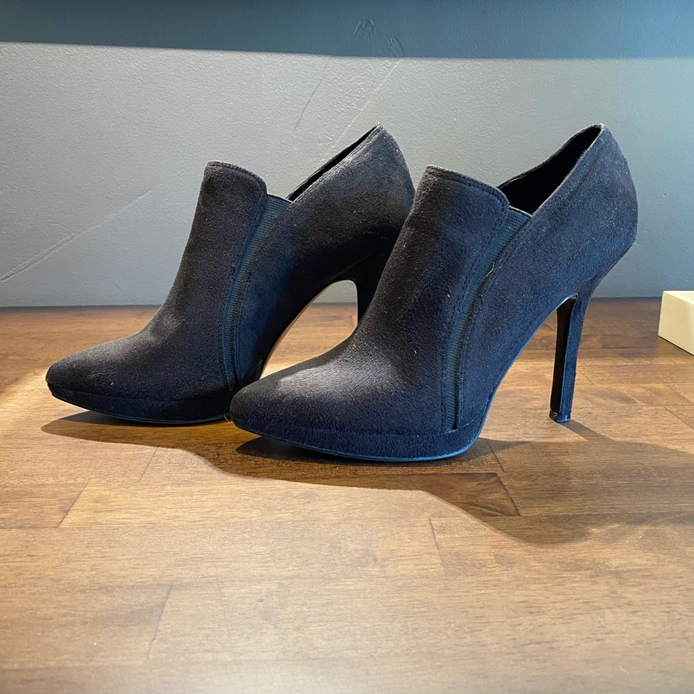Elegant Black Women's Heeled Shoes